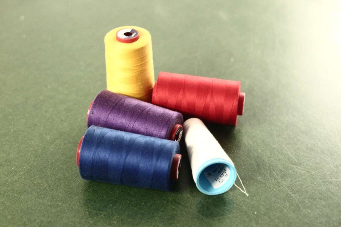 Bobines de fil de couleur